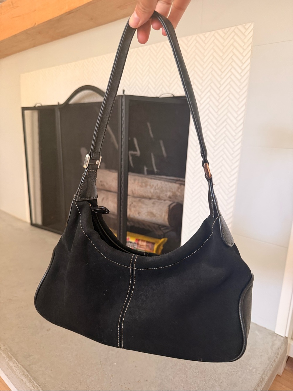 Liz Claiborne Classic Black Shoulder Bag - Sleek Everyday Tote